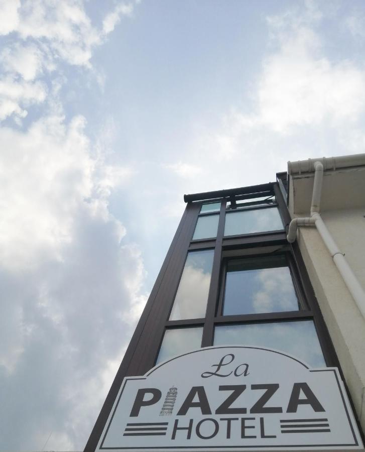 La Piazza Hotel Szumen Zewnętrze zdjęcie