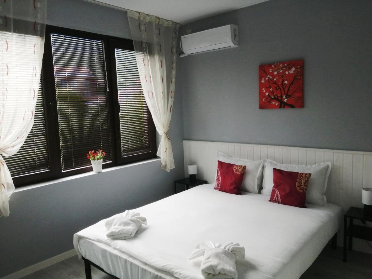 La Piazza Hotel Szumen Zewnętrze zdjęcie