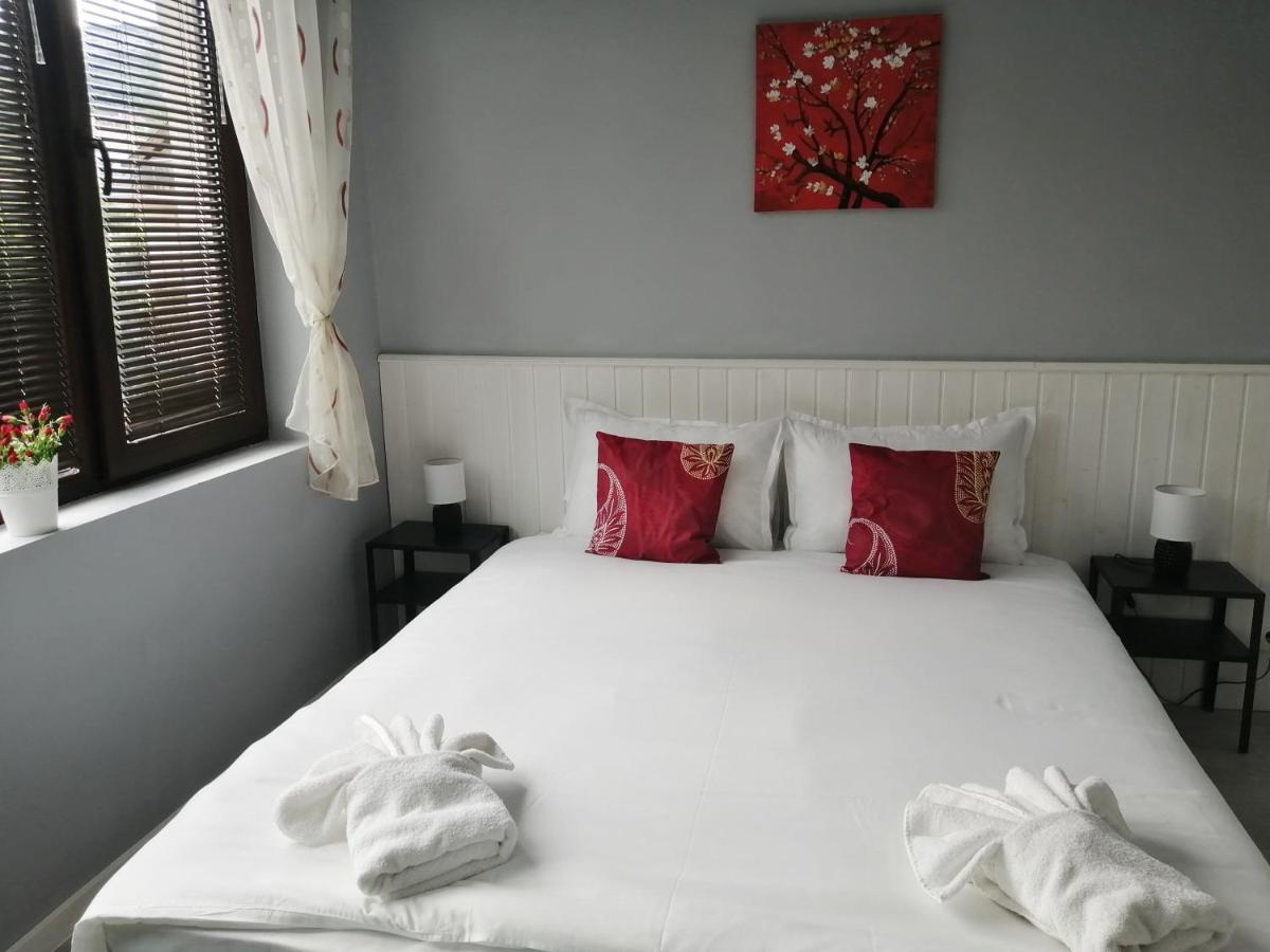 La Piazza Hotel Szumen Zewnętrze zdjęcie
