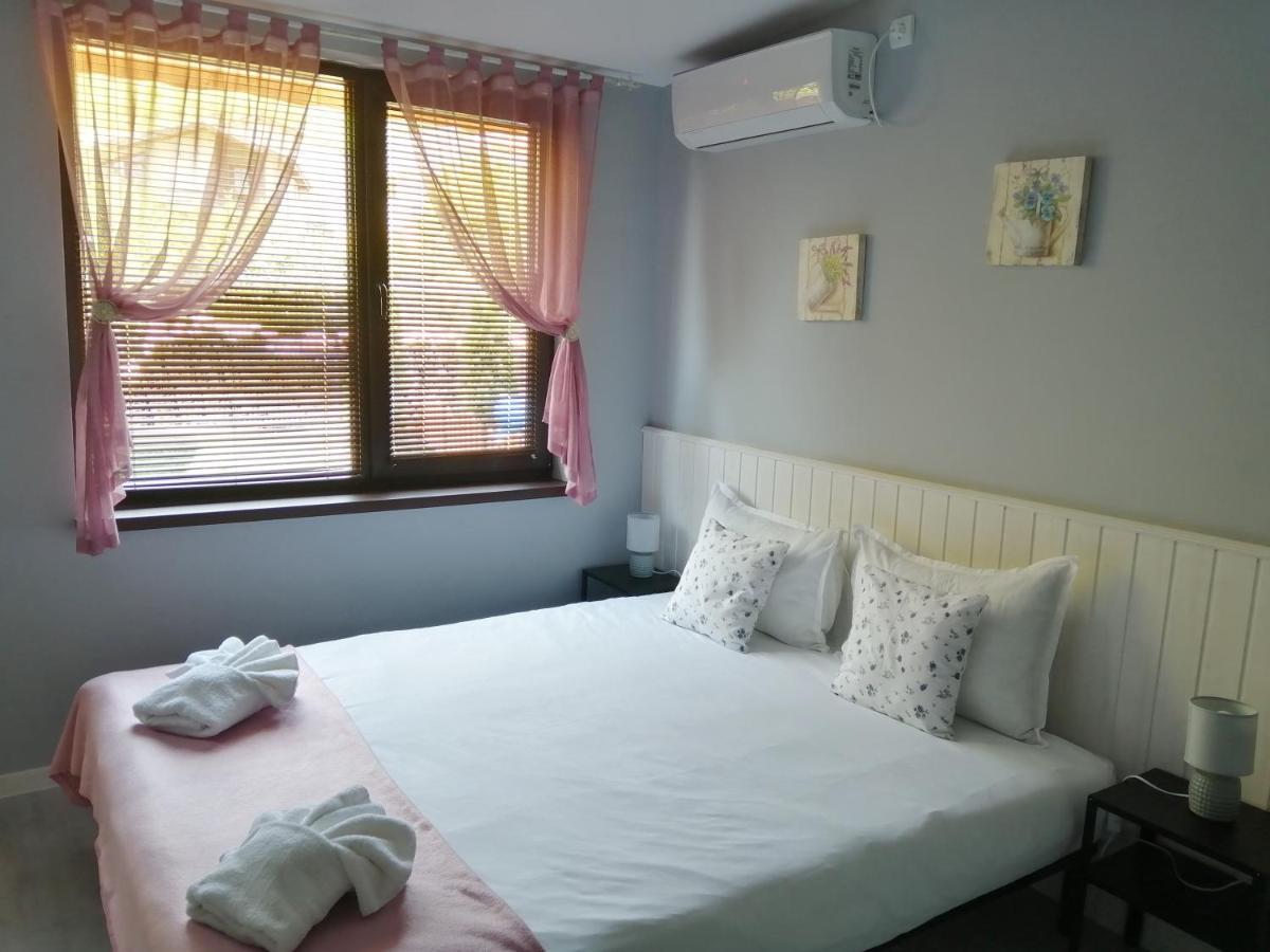 La Piazza Hotel Szumen Zewnętrze zdjęcie