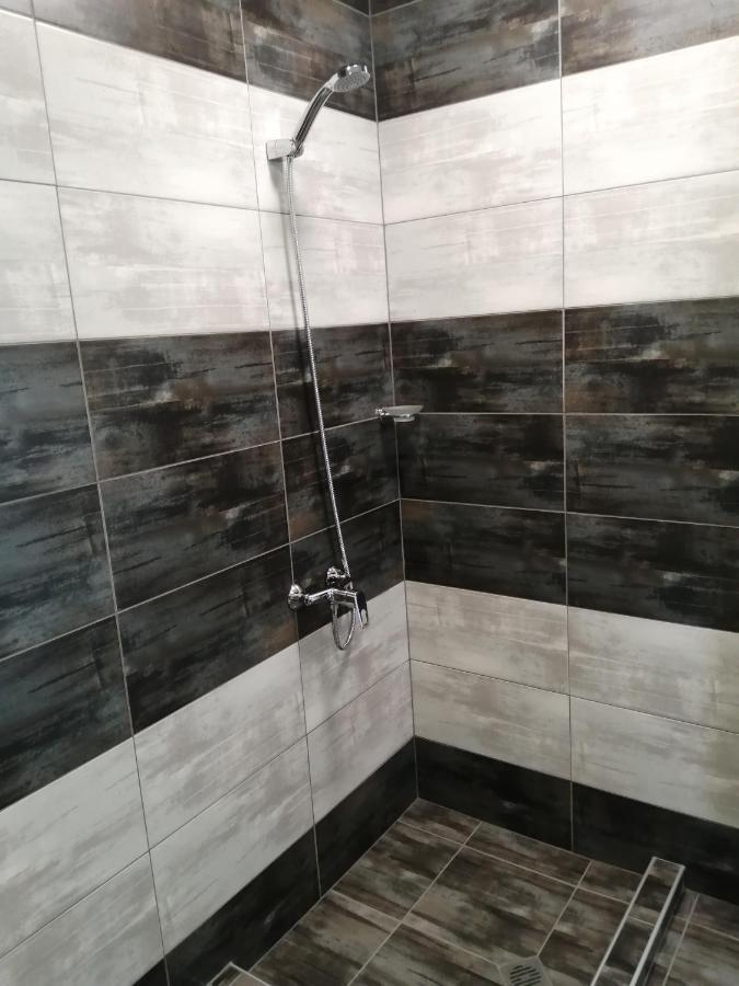La Piazza Hotel Szumen Zewnętrze zdjęcie