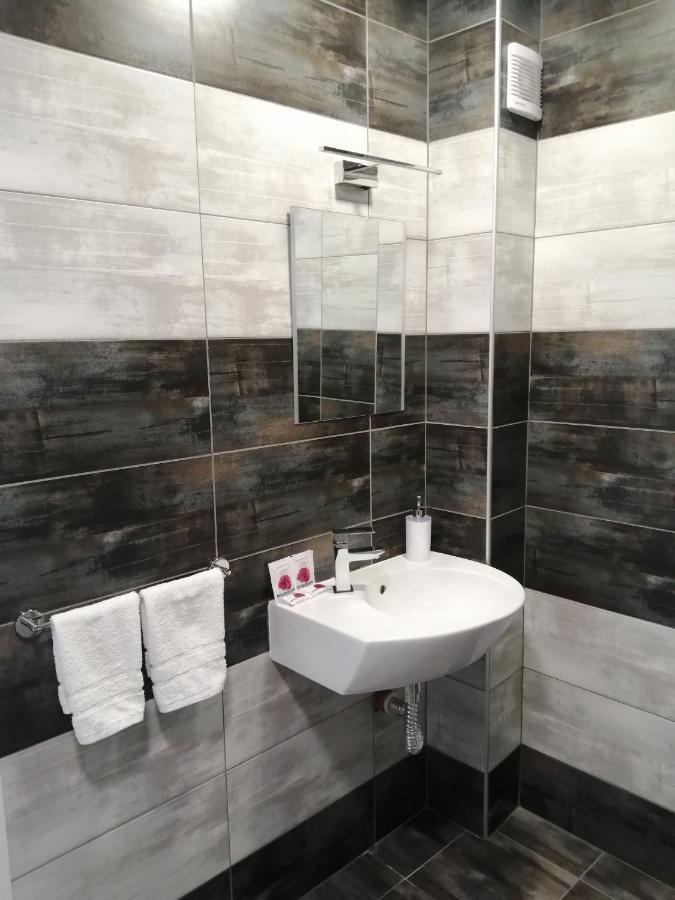 La Piazza Hotel Szumen Zewnętrze zdjęcie
